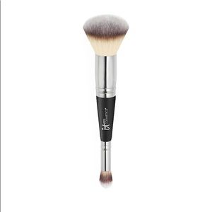 ✨NEW✨ It Cosmetics Heavenly Luxe Brush